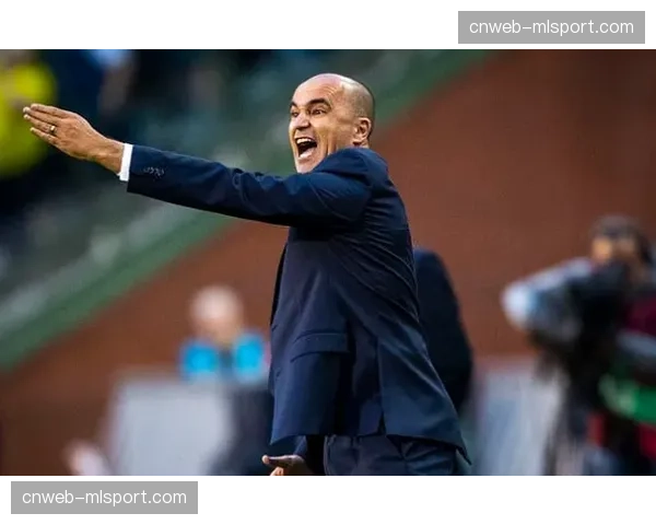 特写：告别时刻，马塞洛作为对手重返伯纳乌，赛前拥抱老队友